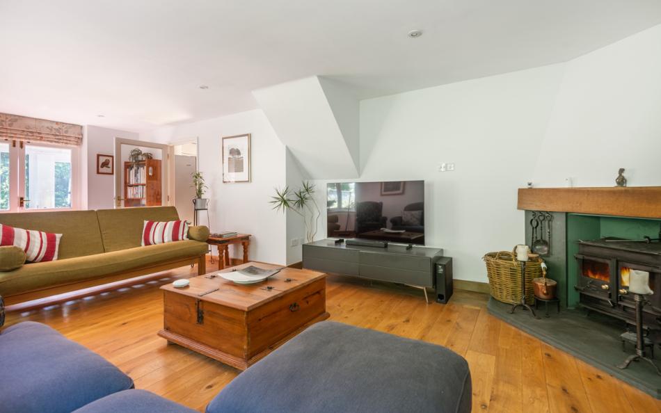 Large sitting room at Oakdale 
