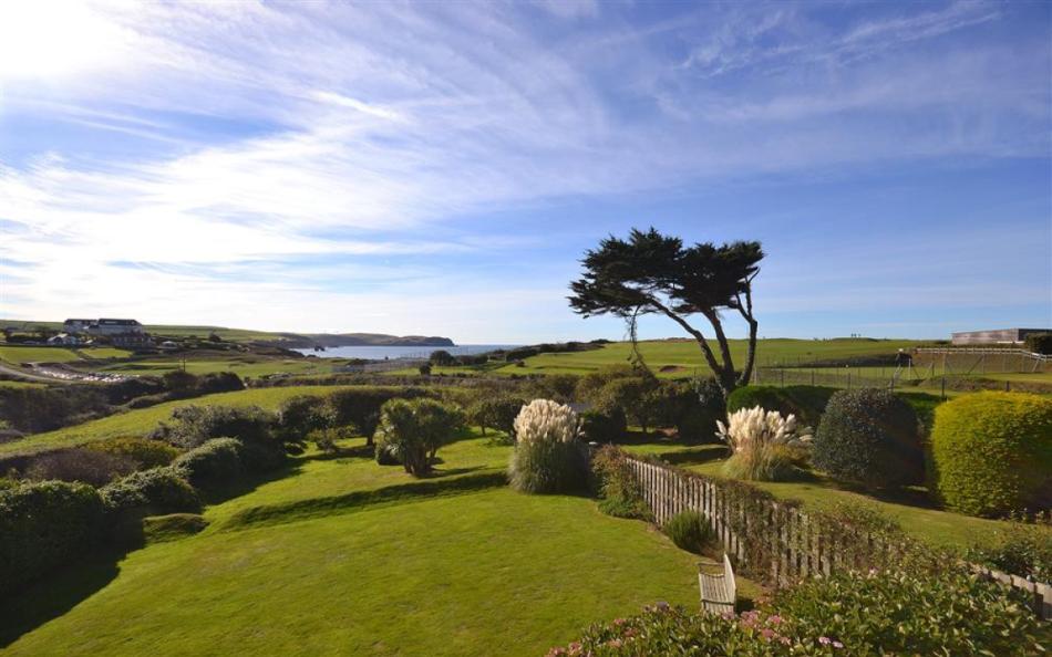 South Riding holiday cottage in Thurlestone sleeps 12 people