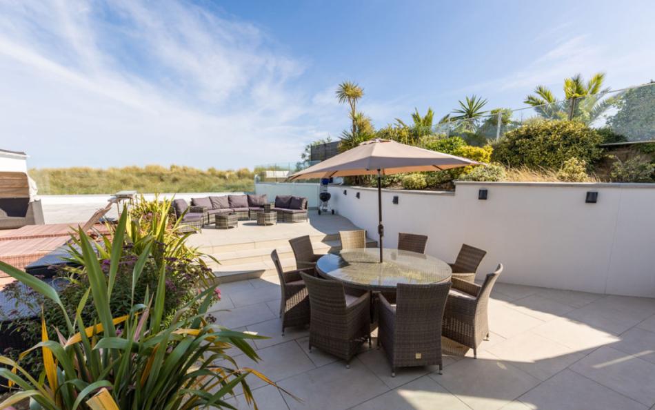 patio area with outdoor dining at Bay Harbour View No.2