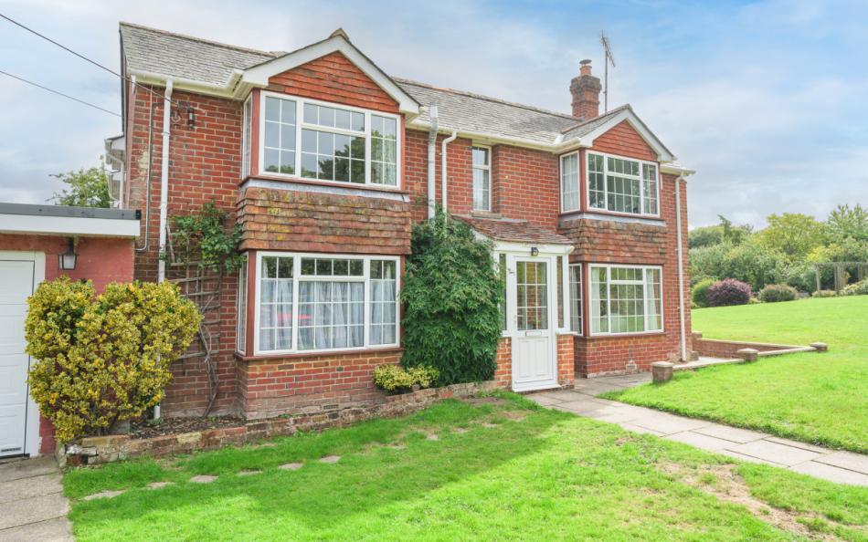Brogenslade large holiday house near Fordingbridge sleeps 8 guests