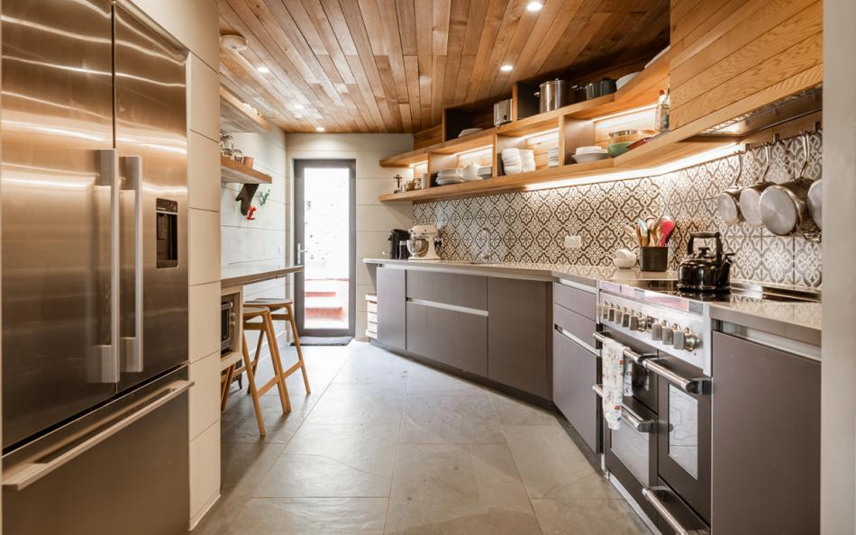 Contemporay and well equipped kitchen at Huccombe Farmhouse 