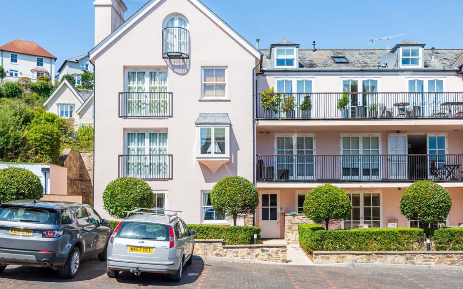 Exterior view of 11 Combehaven
