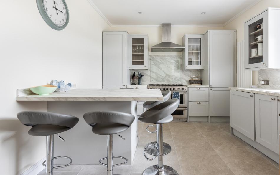 Seating for 6 in the large, fully equipped contemporary kitchen at Halcyon House