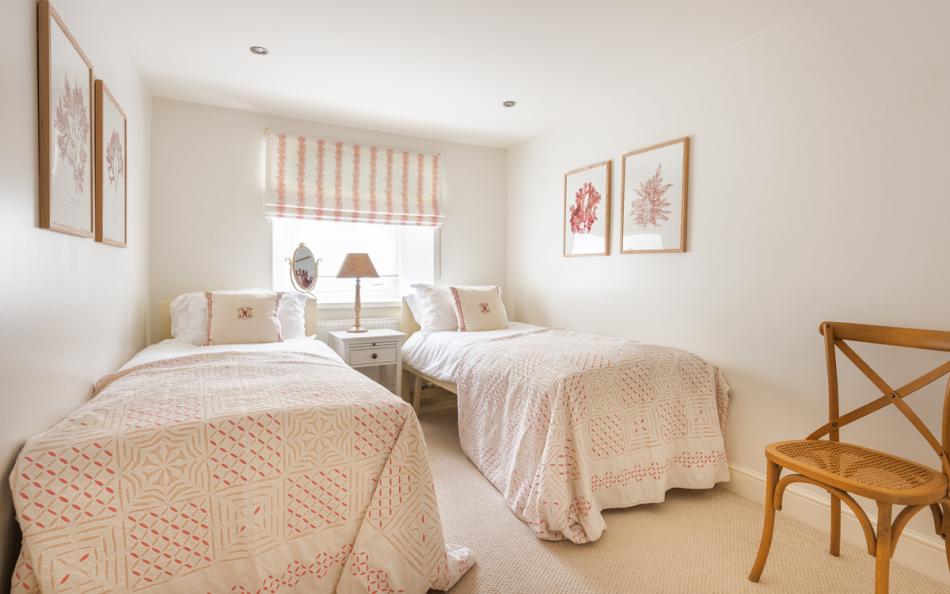 twin bedroom at Bow Bridge House