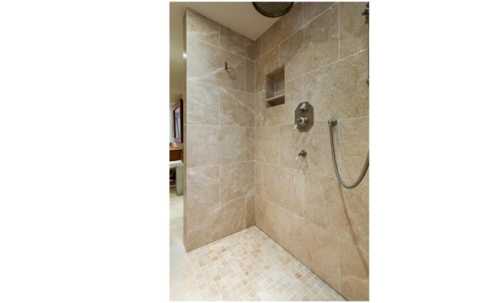 en-suite shower room at Utopia No.1