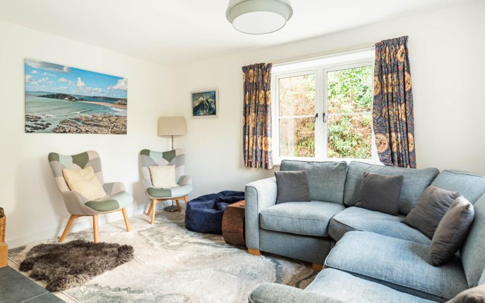 The lounge with a cosy corner sofa at Clanacombe Lodge 