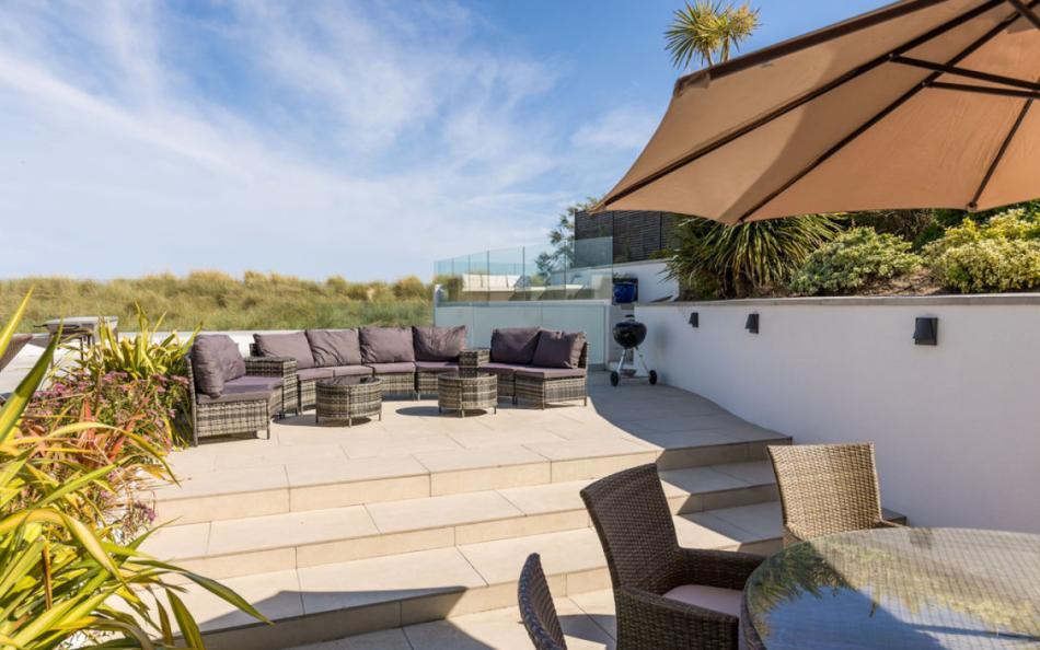outside patio at Bay Harbour View No.2