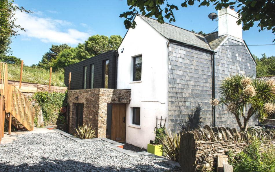 Old and new beautifully mixed in his stylish, large holiday home at Huccombe Farmhouse 
