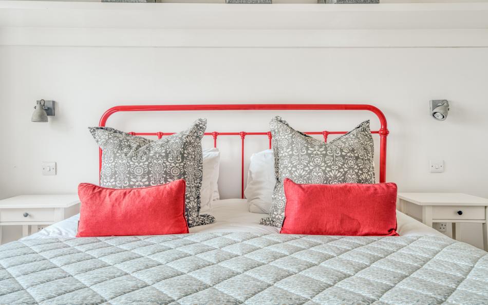 Double bed at Holwell