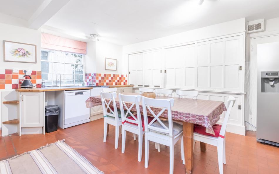 Kitchen with dinign table at Porthpean House