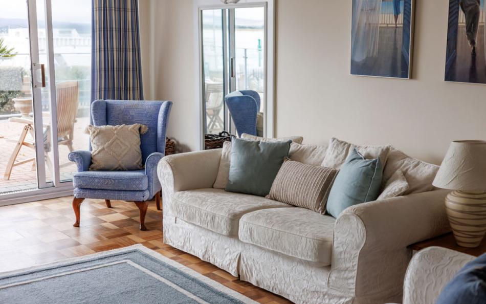 lounge at Golden Gates No.9