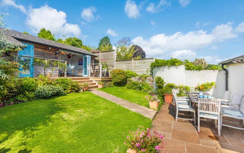 Back garden with studio at the rear at Dunedin Cottage