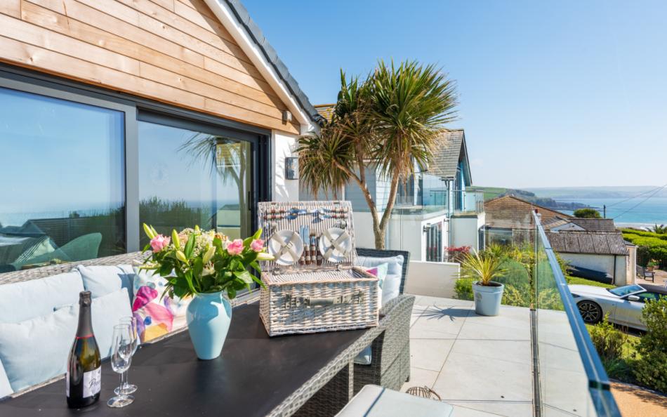 Balcony with sea views at Drifters