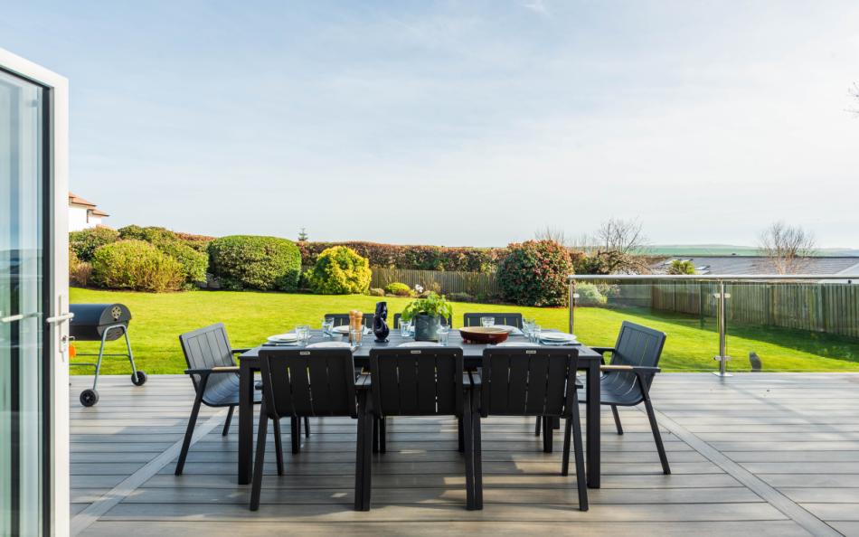 Outdoor dining at 10 Old Rectory Gardens