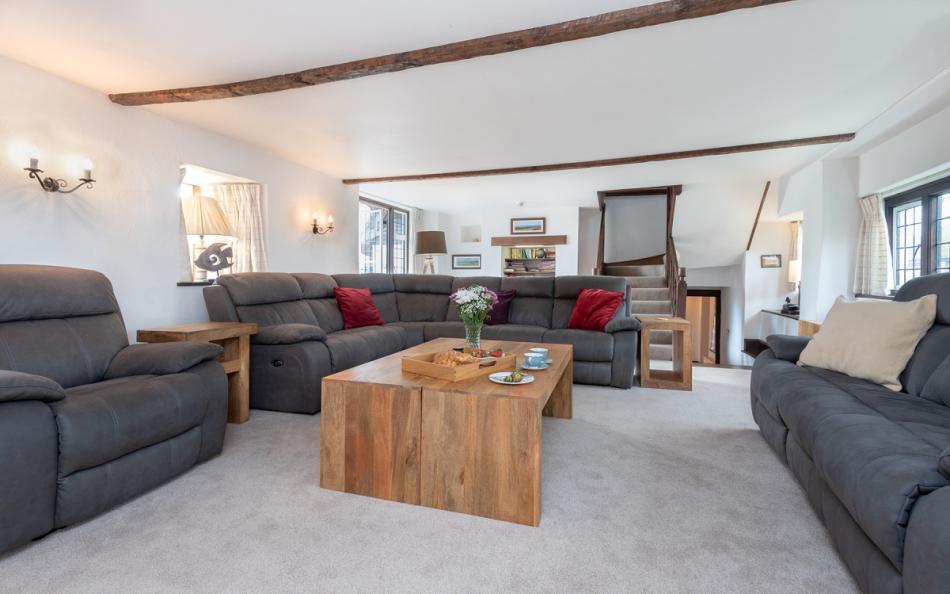 The large spacious lounge at Home Cottage 
