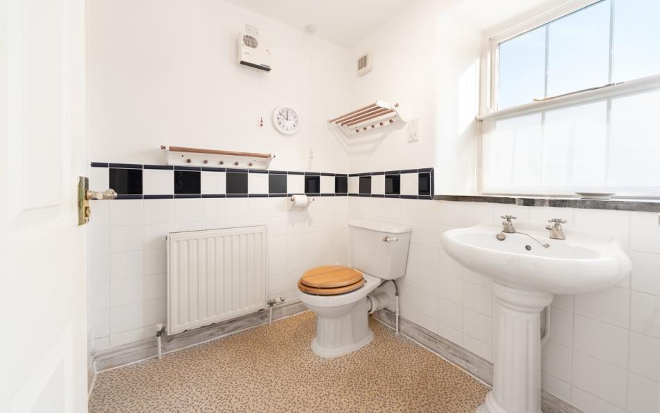 Shower room at 9 Courtenay Street