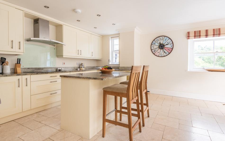 Breakfast bar in the kitchen at Burnt House