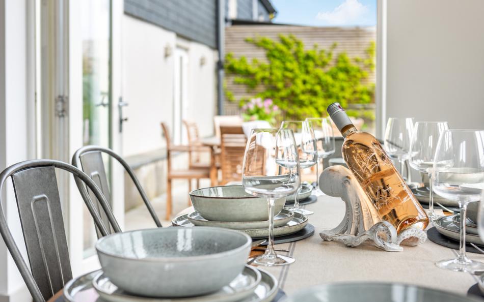 Dining in the sunshine at Wicket View