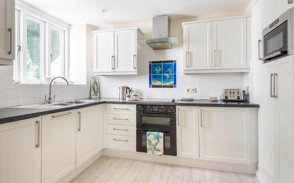 Captain's View, 3 Sandhills kitchen with oven