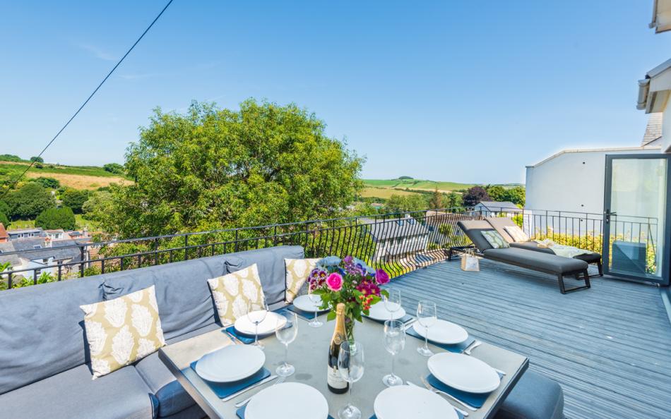 Outdoor eating at Ash Tree 