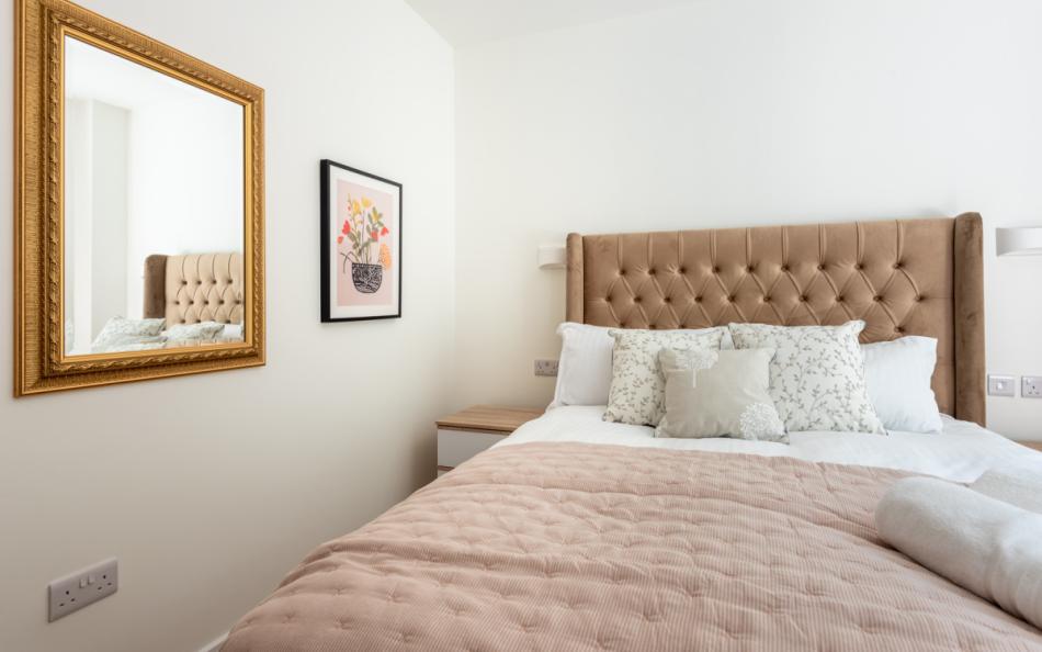 Bedroom 4, rear views