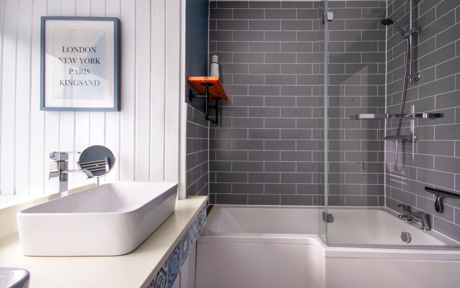 Family bathroom with bath at The Courtyard