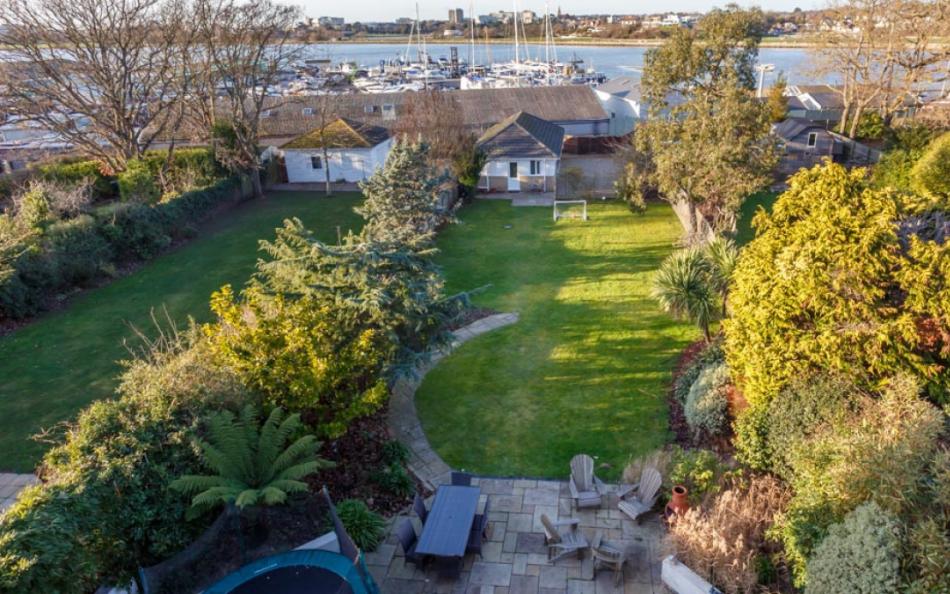Garden and patio at Harbour Lights