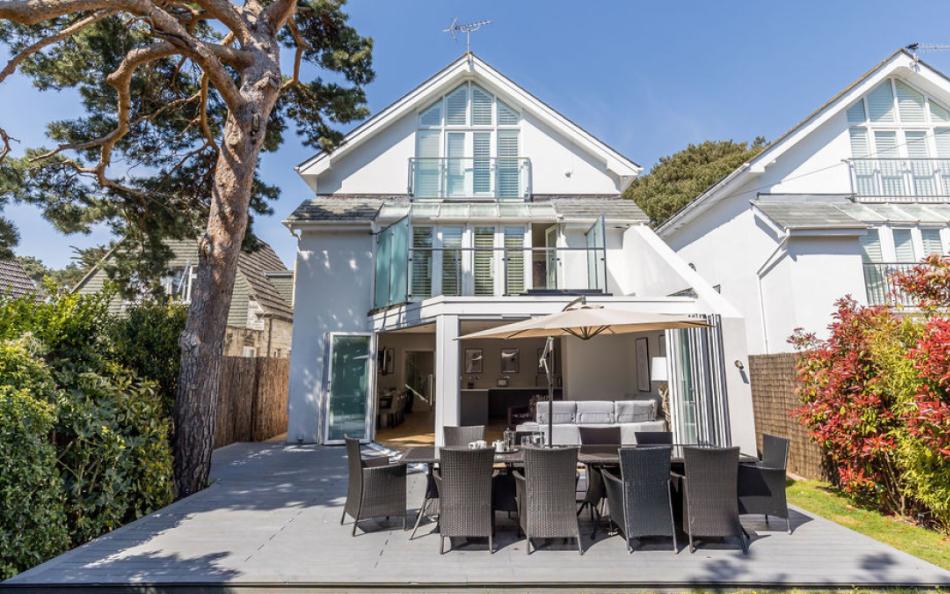 view of Allure in Sandbanks from the outside