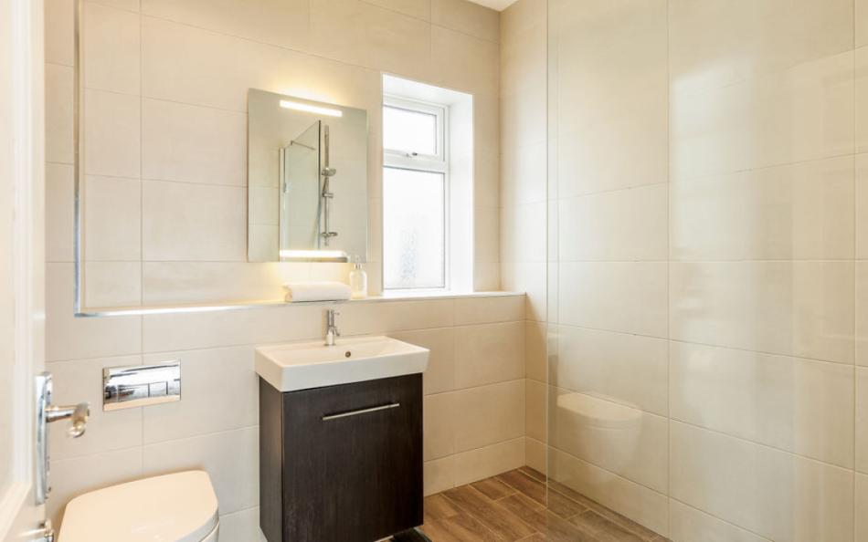Large shower at Broad Reach
