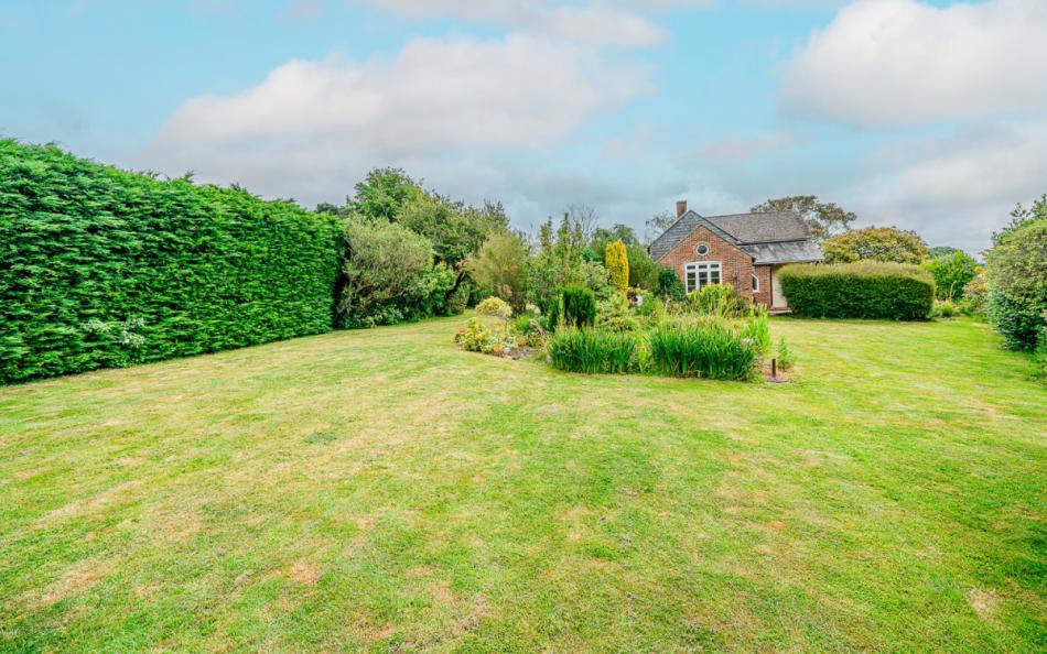 large rear garden at Moonfleet Cottage