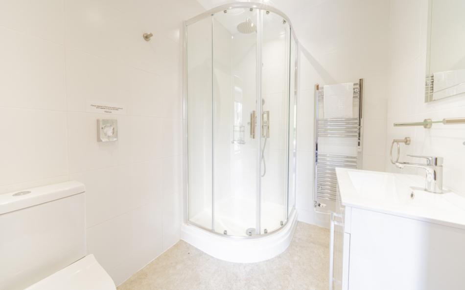 showers at Goesmere Barns