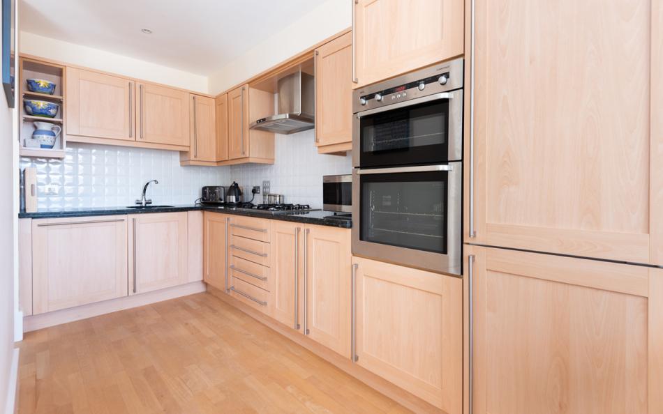 Well equipped kitchen at 11 Combehaven 