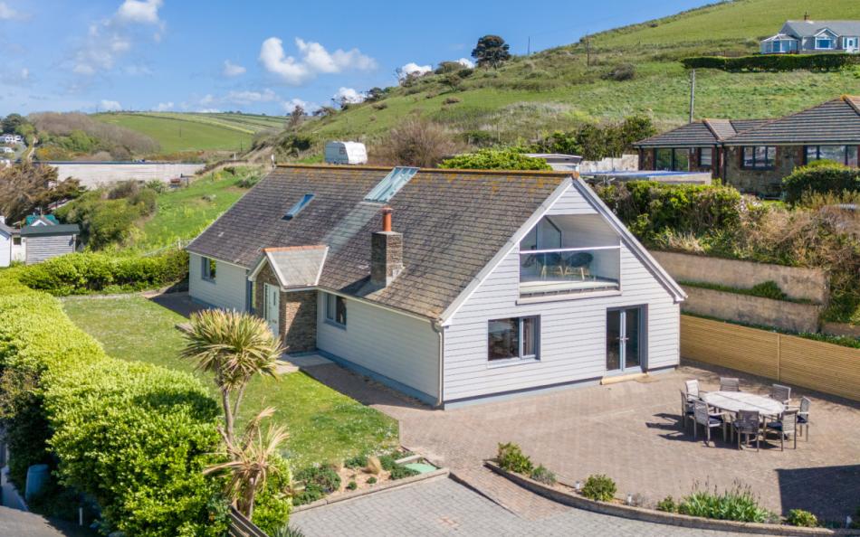 Wavelet Holiday Cottage at Chllaborough near Bigbury on Sea sleeps 10