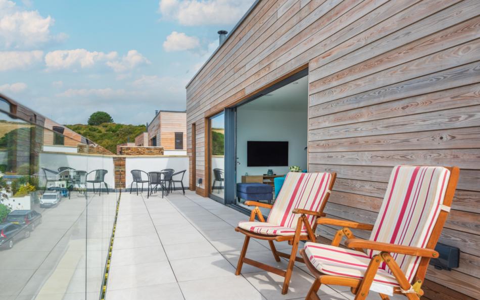 Modern balcony at 48 Trerieve 