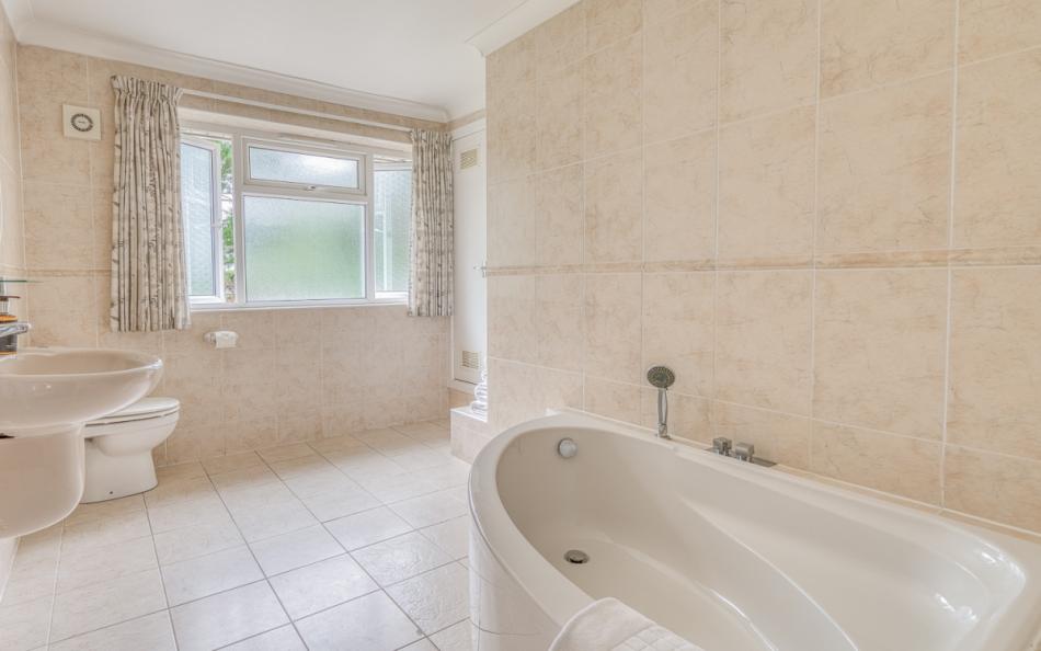 Bath at Upper Deck