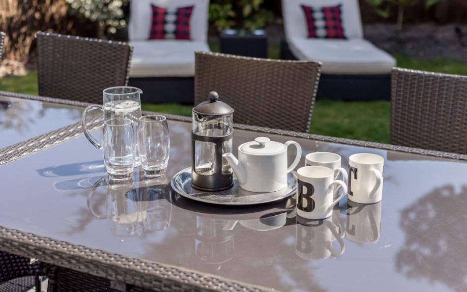 outdoor dining at Allure in Sandbanks
