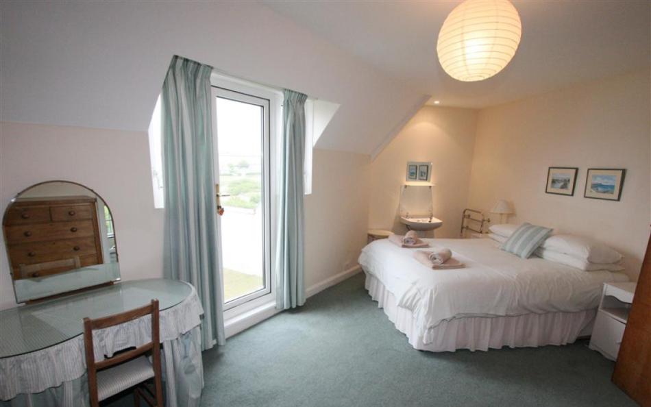 First floor double bedroom at Roswidden on the cliff