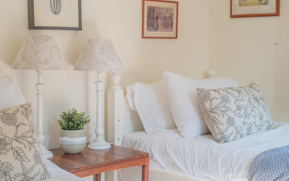 twin beds at Ivy Cottage