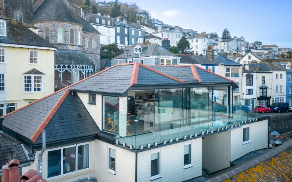 Modern  Bridge House holiday home with fabulous views