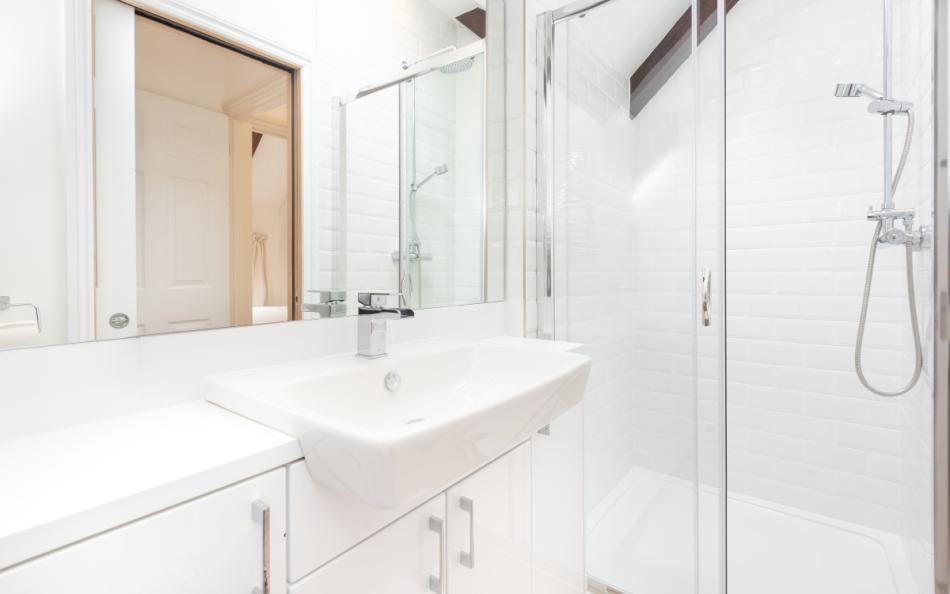 The master en suite in Windfalls