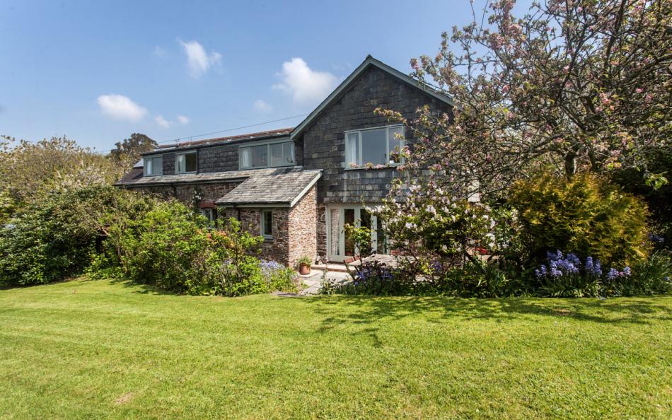Apple Barn holiday house near Bigbury-on-Sea in Devon sleeps 9 guests