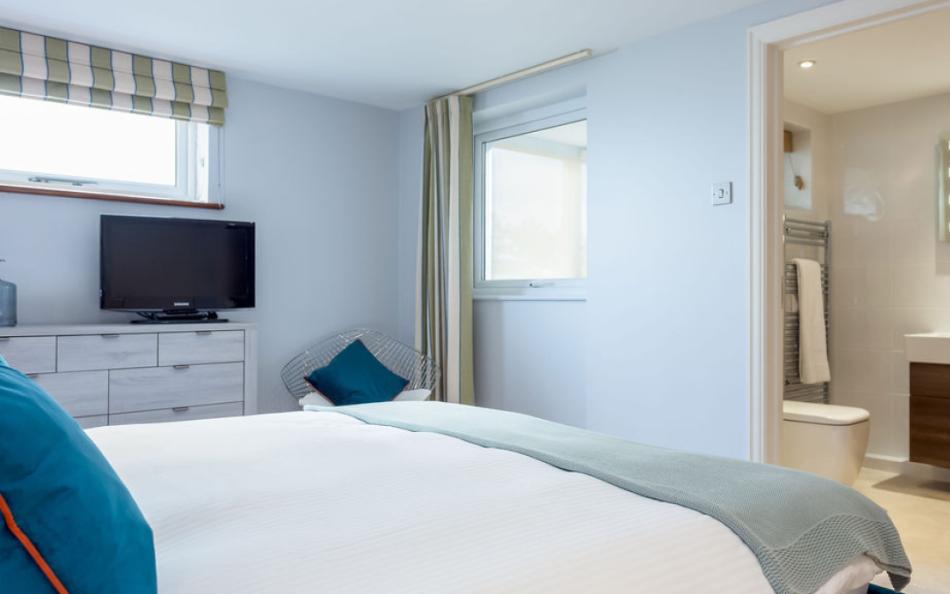 Bedroom with en suite at No. 4 Bay Harbour View 