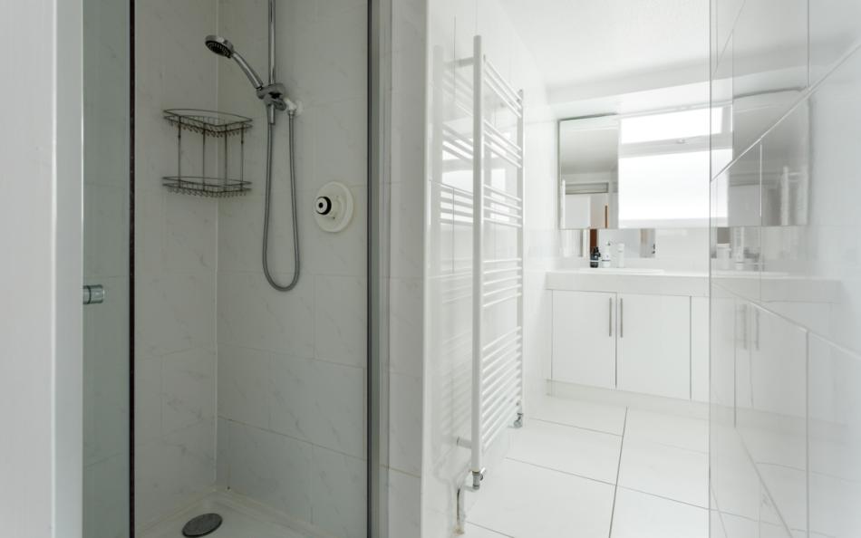 shower room at Utopia No.6