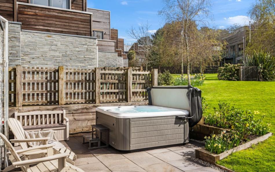Hot tub