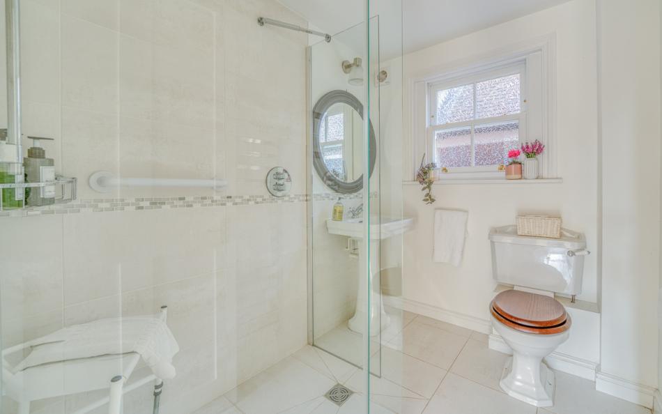shower room at Ivy Cottage