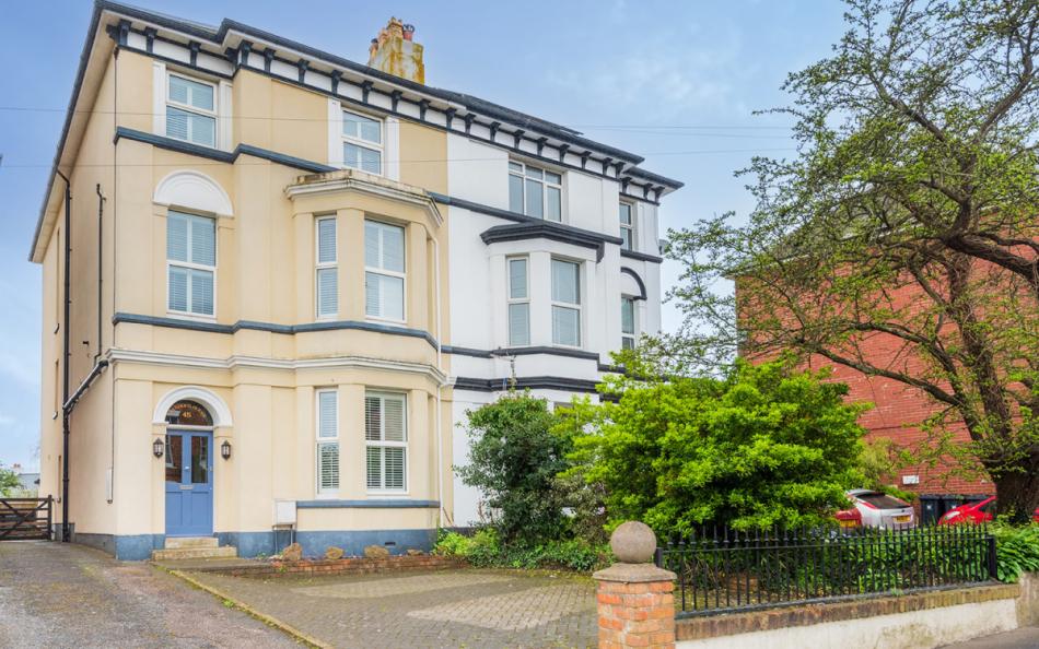 Stanhope House in Seaton sleeps 12