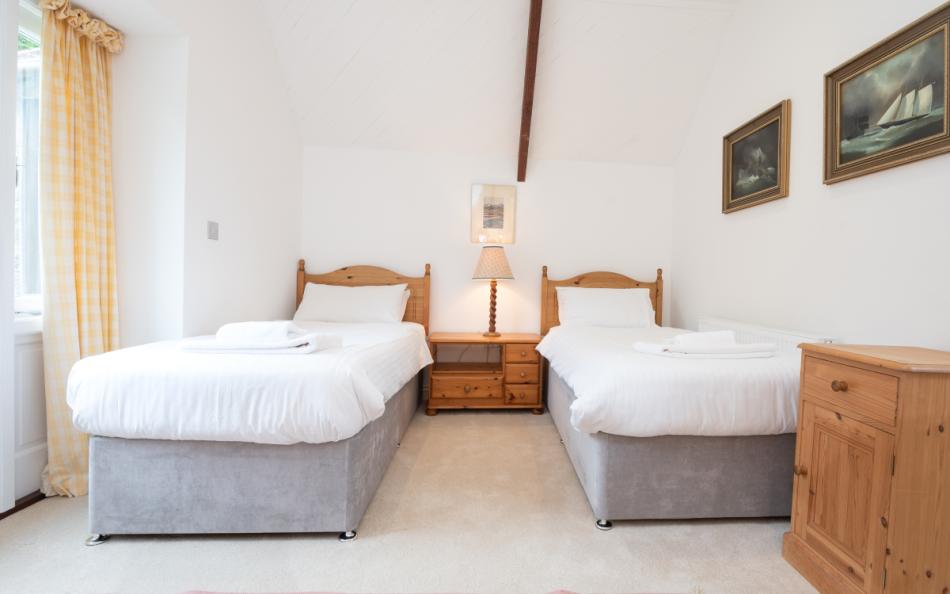 The twin bedroom in Windfalls