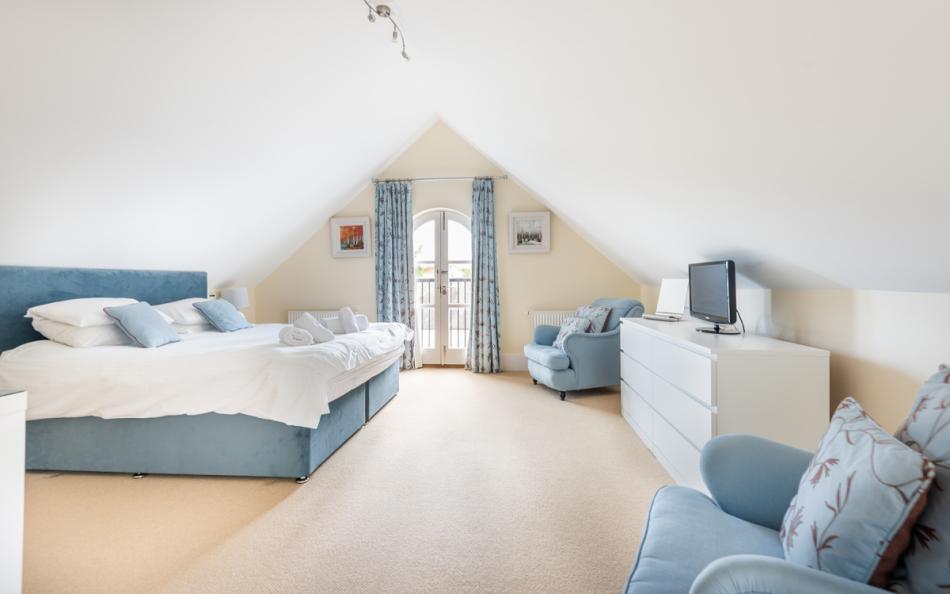 Master bedroom with Super King size bed at 11 Combehaven 