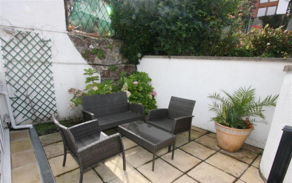 Sheltered patio at Wharfinger 