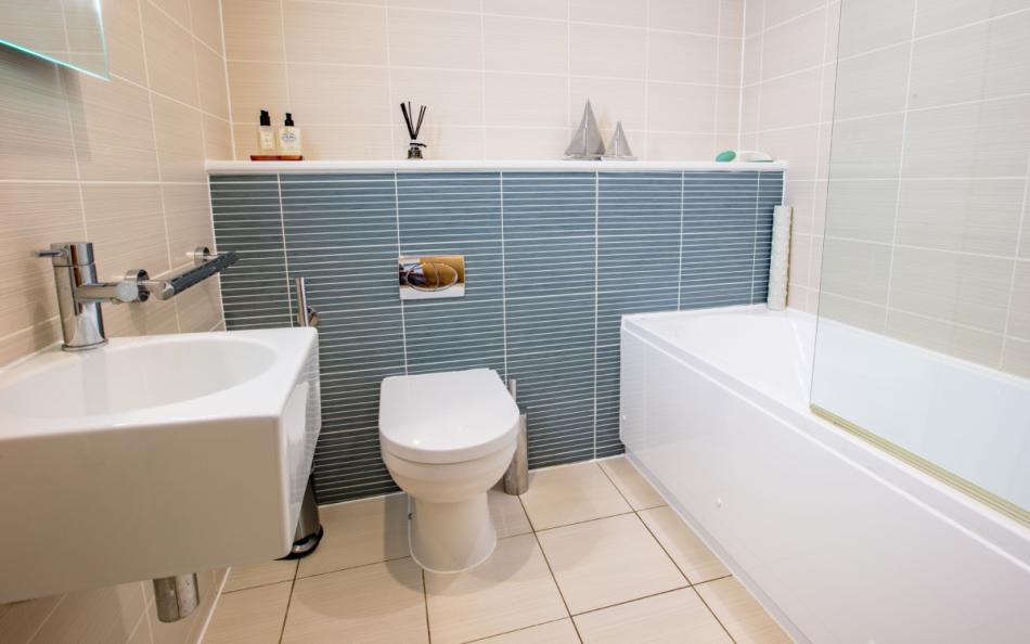 bathroom at Talland 22